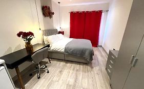 Letzi Private En-Suite Near Wembley