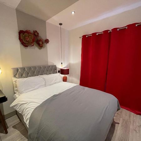 Letzi Premium Cozy Retreat Private En-Suite Rooms, Wembley London Exterior photo