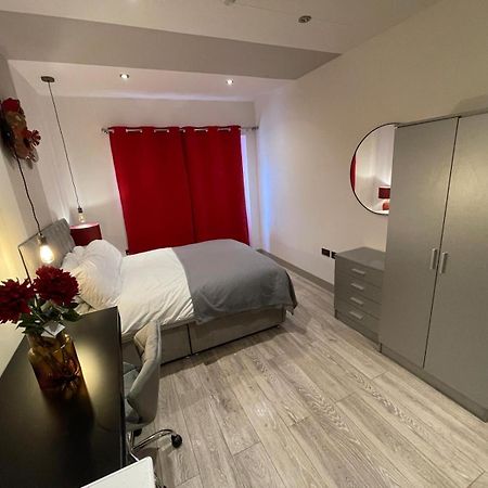 Letzi Premium Cozy Retreat Private En-Suite Rooms, Wembley London Exterior photo
