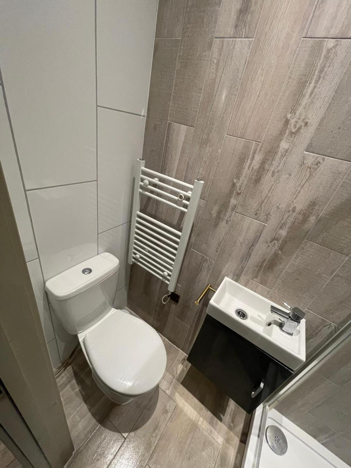 Letzi Premium Cozy Retreat Private En-Suite Rooms, Wembley London Exterior photo