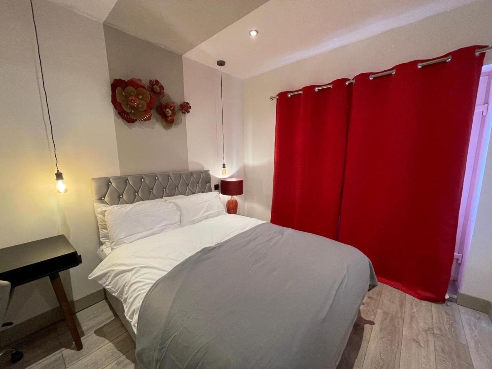 Letzi Premium Cozy Retreat Private En-Suite Rooms, Wembley London Exterior photo