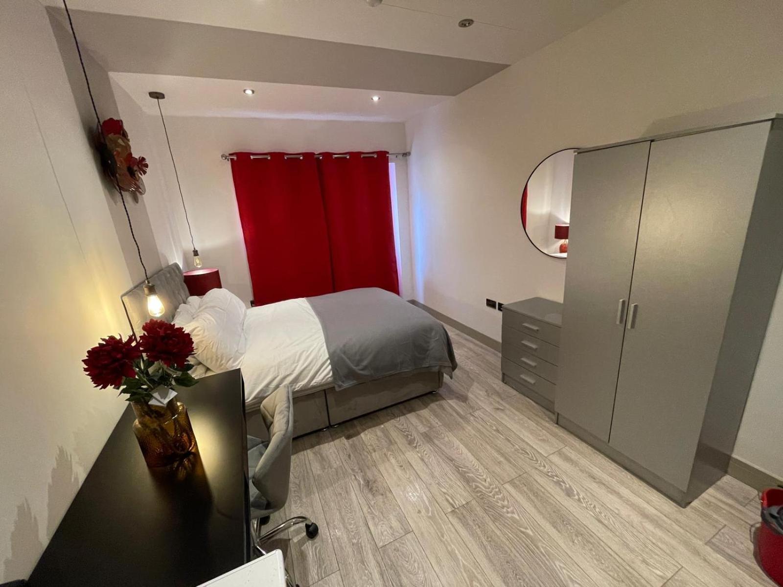 Letzi Premium Cozy Retreat Private En-Suite Rooms, Wembley London Exterior photo