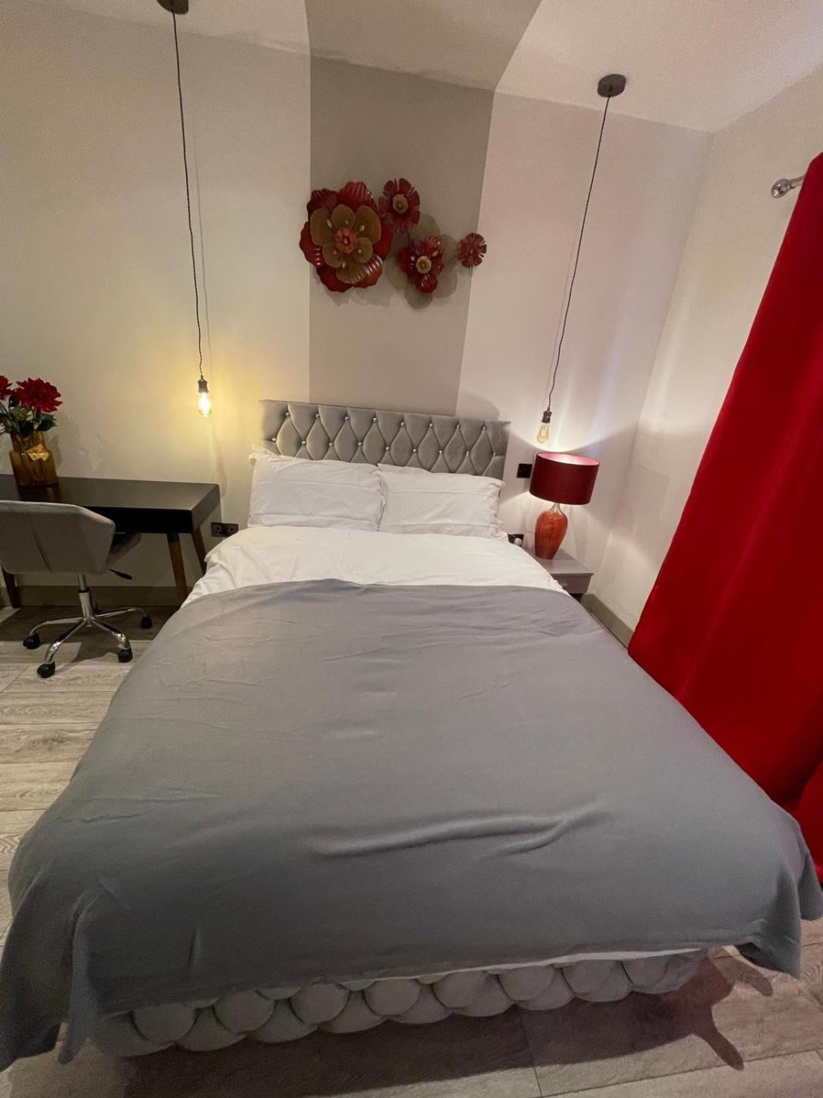 Letzi Premium Cozy Retreat Private En-Suite Rooms, Wembley London Exterior photo