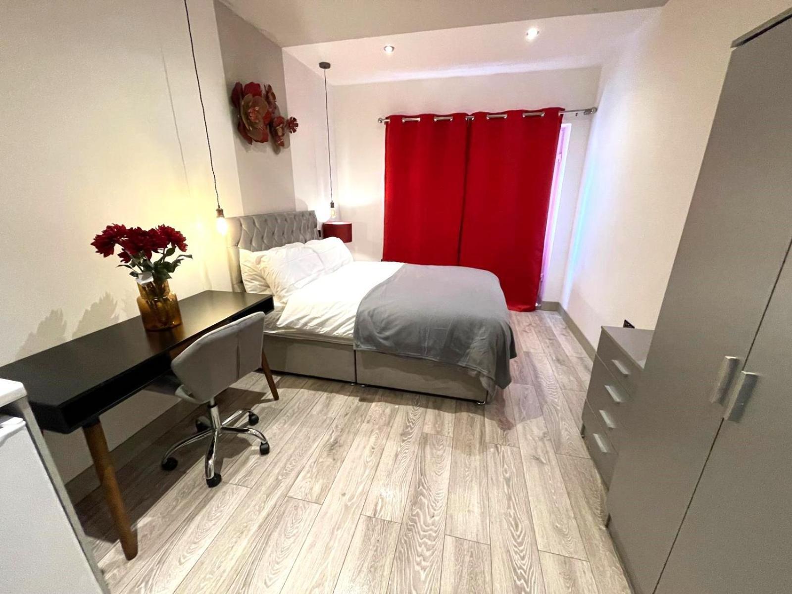 Letzi Premium Cozy Retreat Private En-Suite Rooms, Wembley London Exterior photo